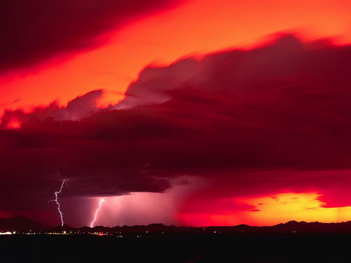 Небо, молнии.