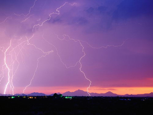 Небо, молнии.