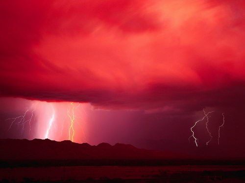 Небо, молнии.