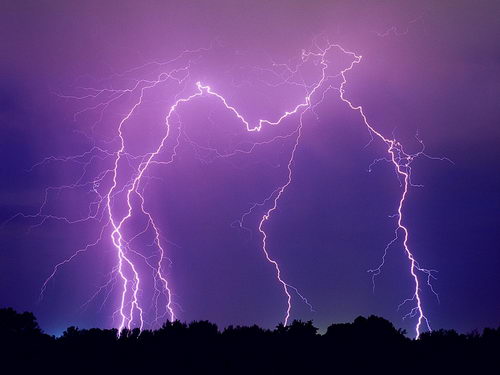 Небо, молнии.