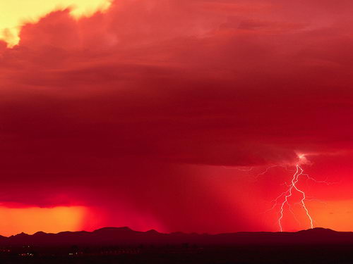 Небо, молнии.