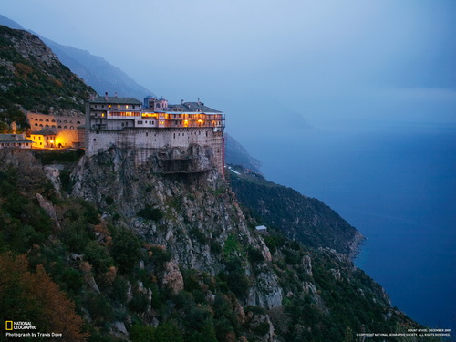 замок на краю пропасти